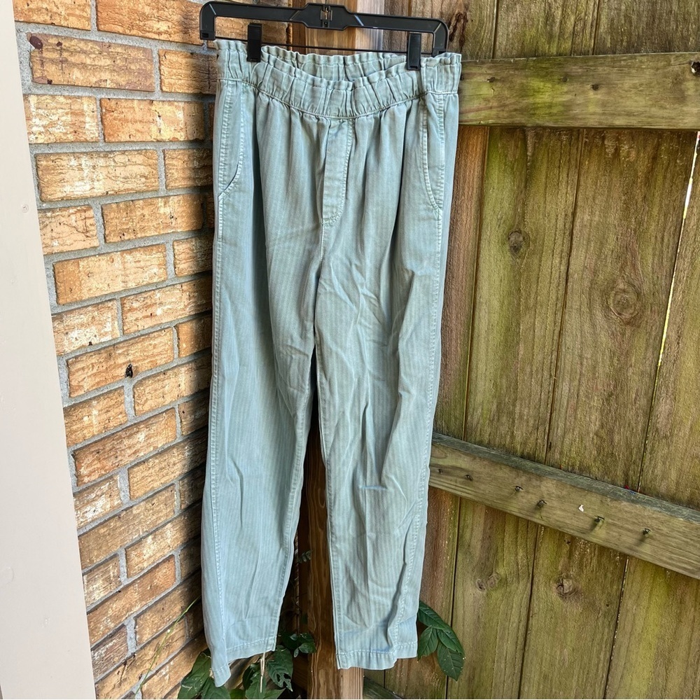 GAP Women's Straight Leg Khaki Pants in Light Green Stripes
